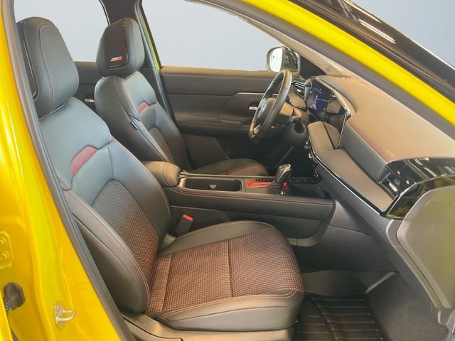 Used 2025 Nissan Kicks SR w/ SR Premium Package AWD/4WD image 15