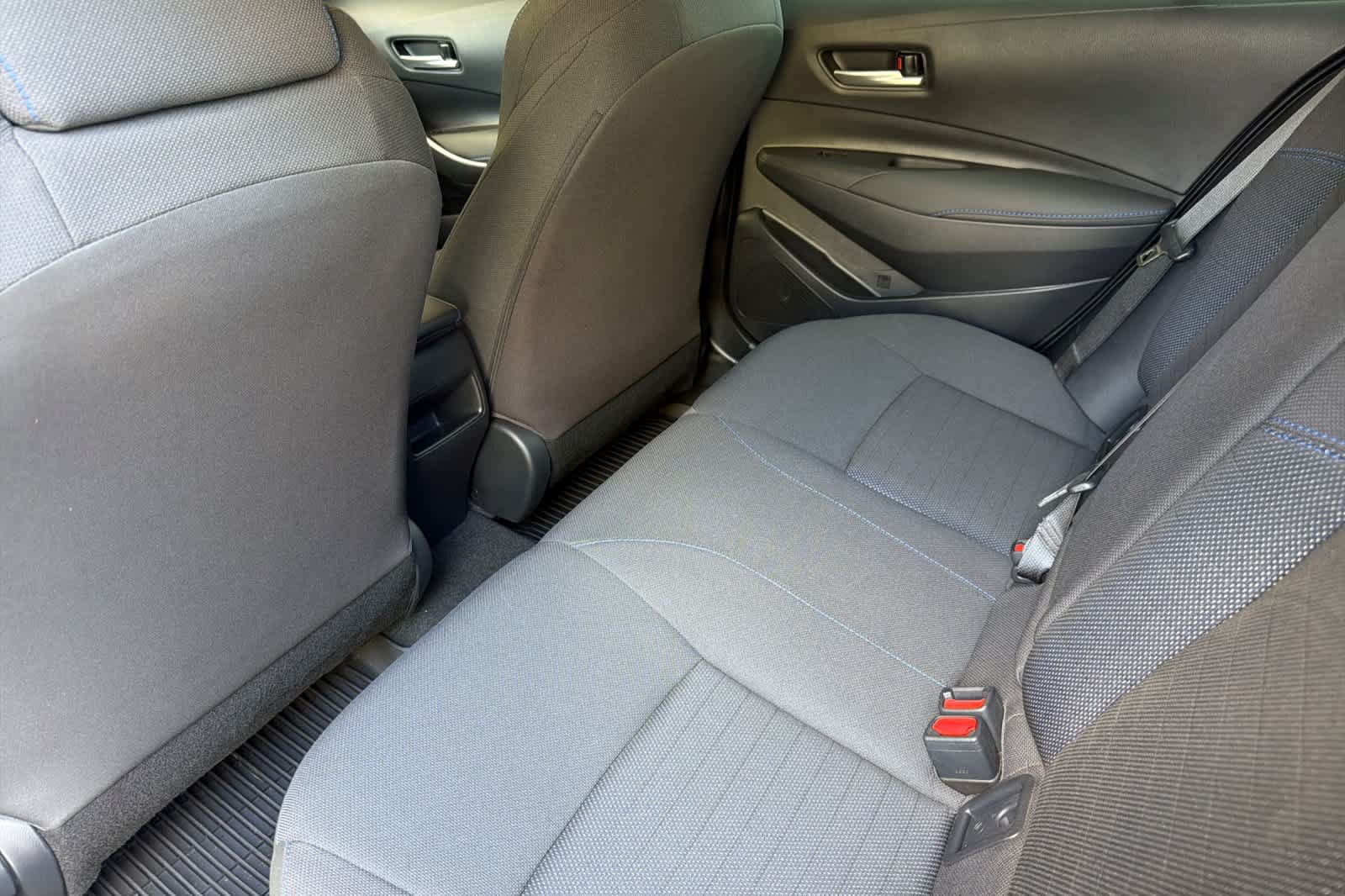 Used 2022 Toyota Corolla SE w/ SE Premium Package FWD image 4