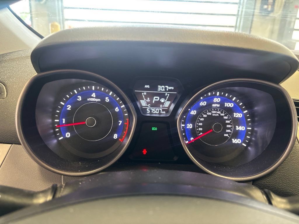Used 2015 Hyundai Elantra SE w/ Option Group 02 FWD image 3