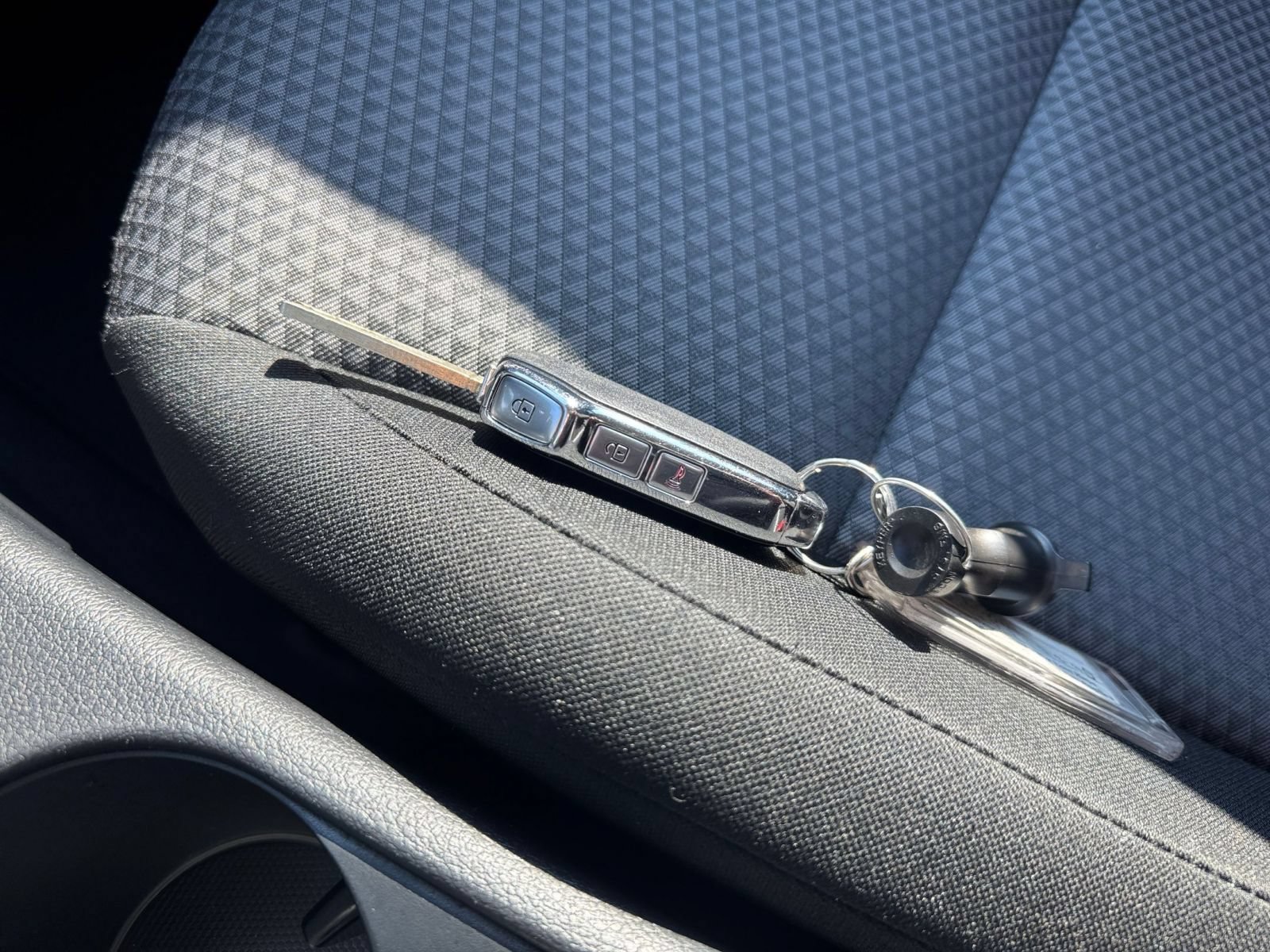 Used 2025 Kia Soul LX w/ LX Technology Package FWD image 21