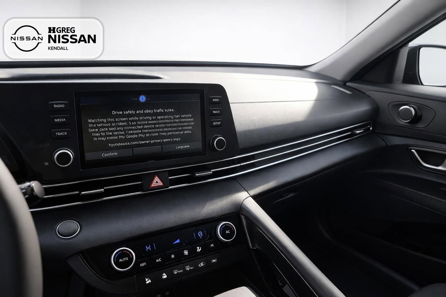 Used 2022 Hyundai Elantra SEL FWD image 9
