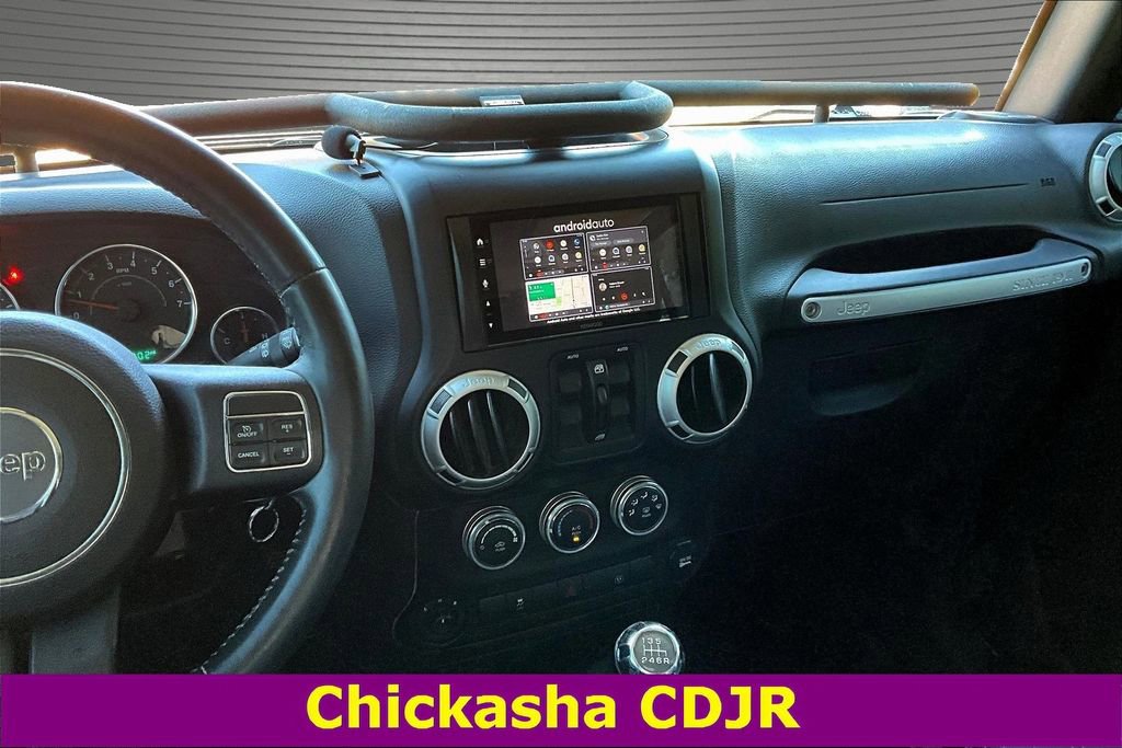 Used 2016 Jeep Wrangler Unlimited Rubicon w/ Connectivity Group image 9