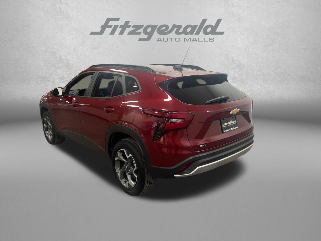 Used 2024 Chevrolet Trax LT FWD image 3