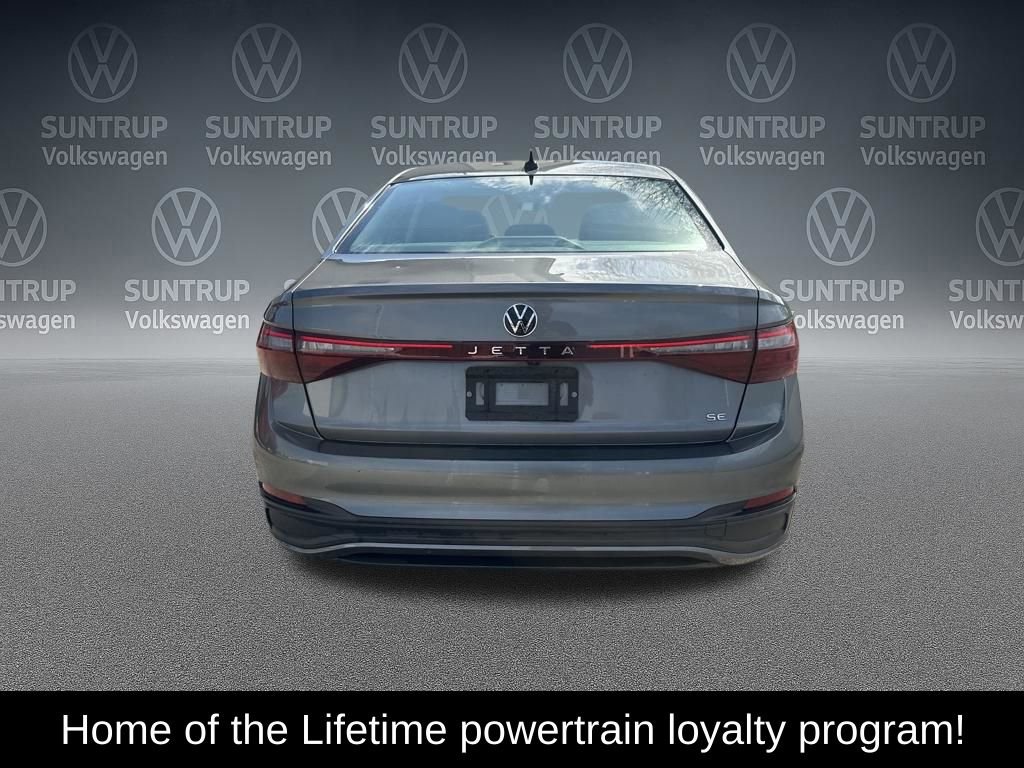 Used 2025 Volkswagen Jetta SE image 4