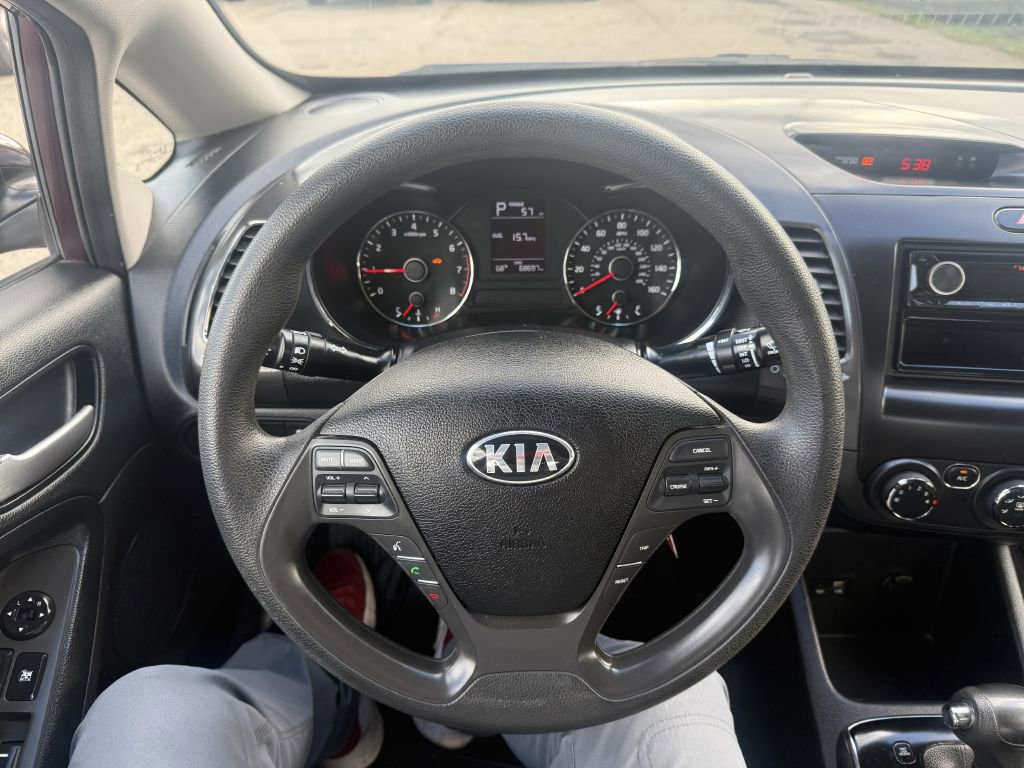 Used 2018 Kia Forte LX image 9