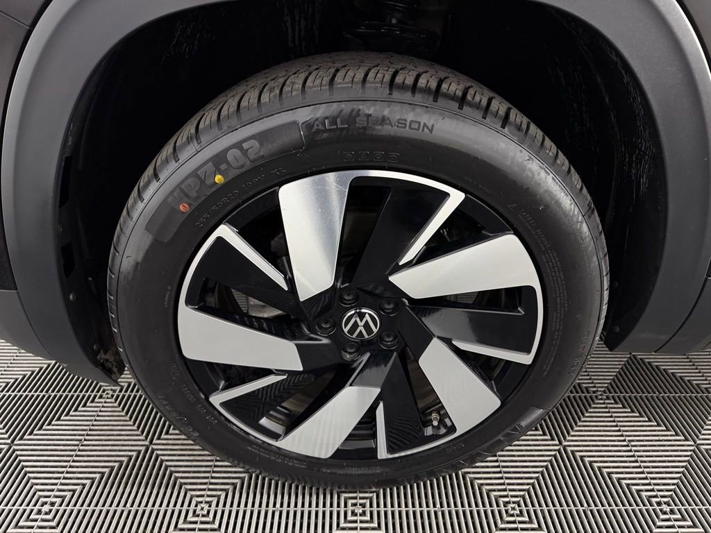 Used 2025 Volkswagen Atlas Cross Sport SE AWD/4WD image 10