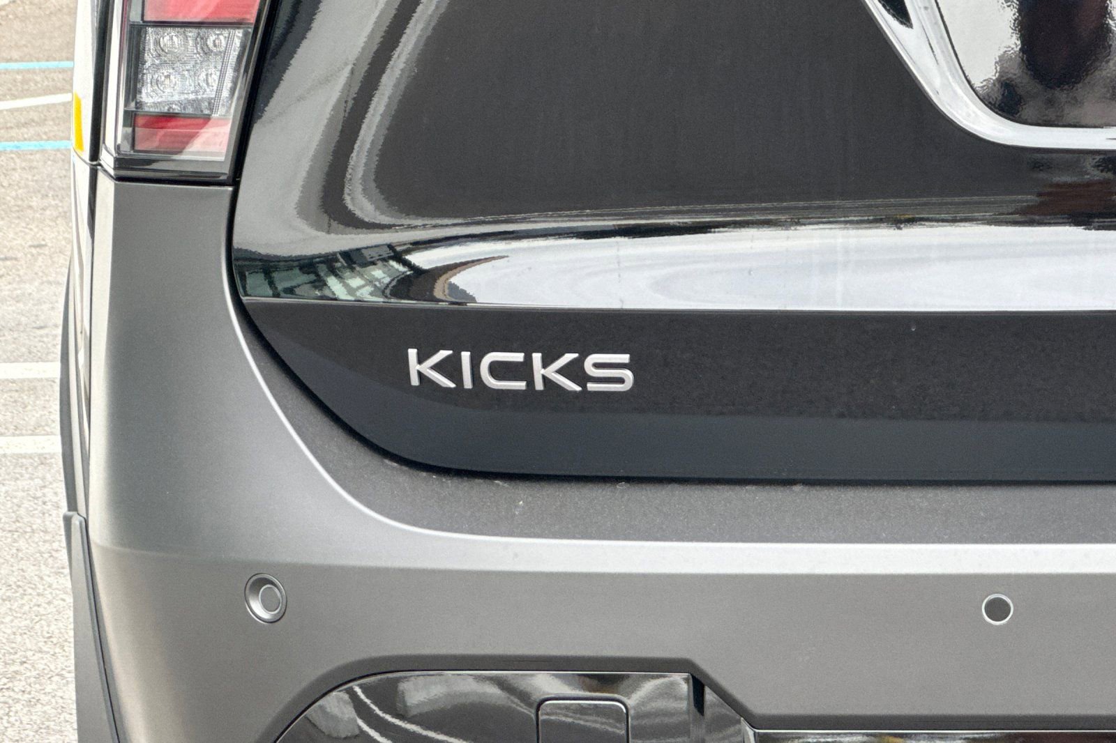 New 2025 Nissan Kicks S image 32