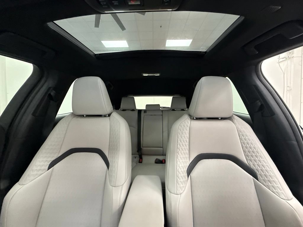 Used 2021 Lexus UX 200 w/ Accessory Package (Z1) FWD image 34