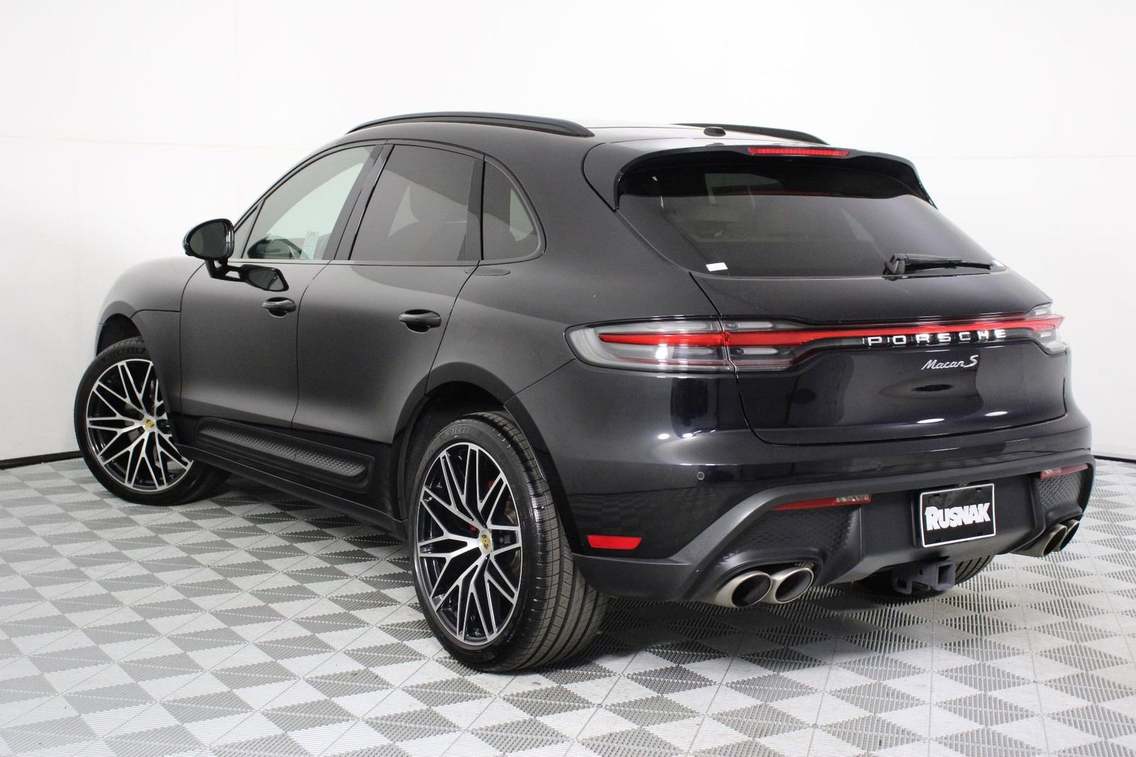 Certified 2023 Porsche Macan S image 3