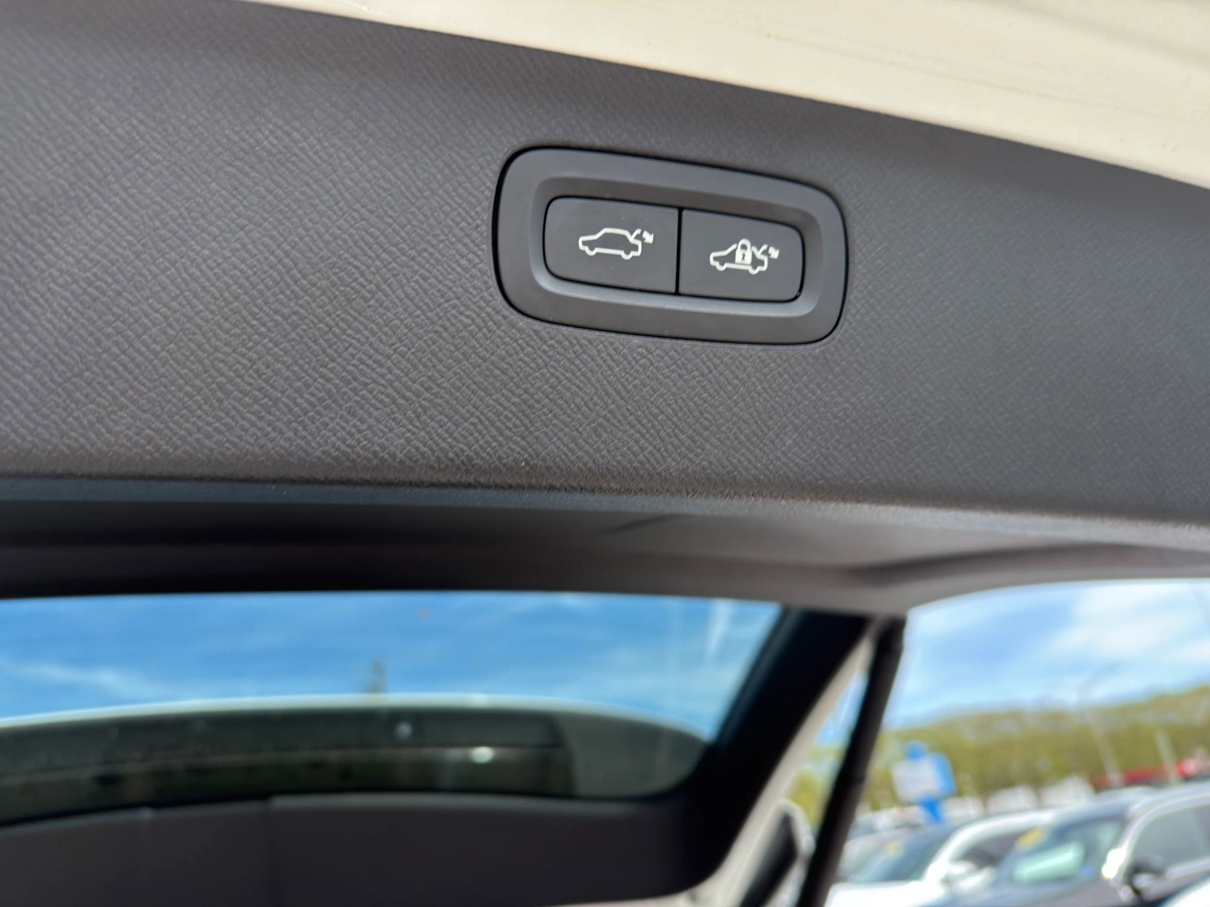 Used 2019 Volvo XC90 T6 Momentum AWD/4WD image 11