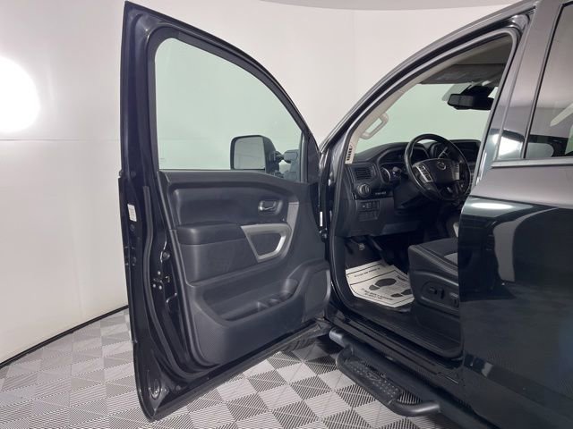 Used 2022 Nissan Titan SV w/ SV Convenience Package AWD/4WD image 18