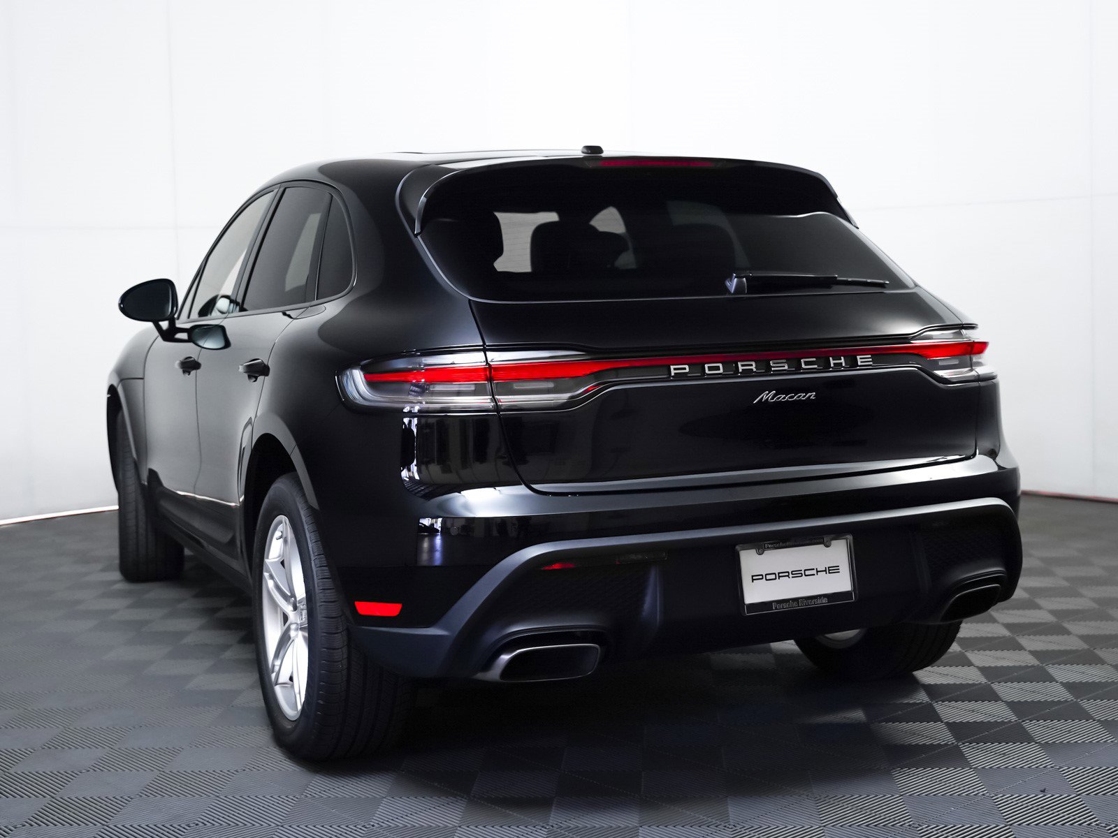 New 2026 Porsche Macan image 3