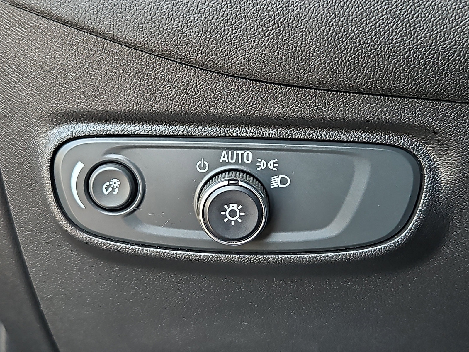 Certified 2020 Chevrolet Equinox LS w/ LS Convenience Package FWD image 24