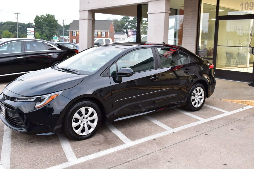 Used 2025 Toyota Corolla LE image 8