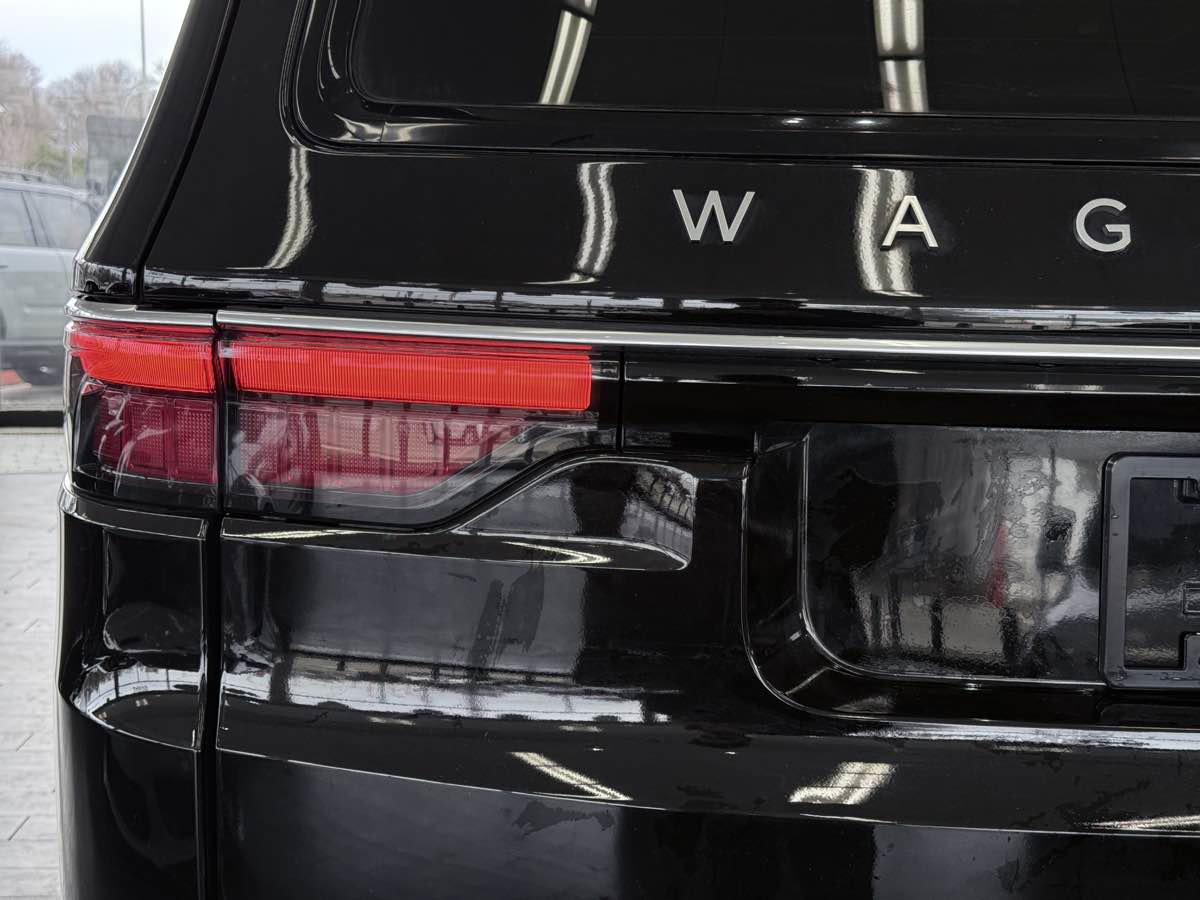 Used 2022 Jeep Wagoneer Series III w/ Premium Group I AWD/4WD image 15