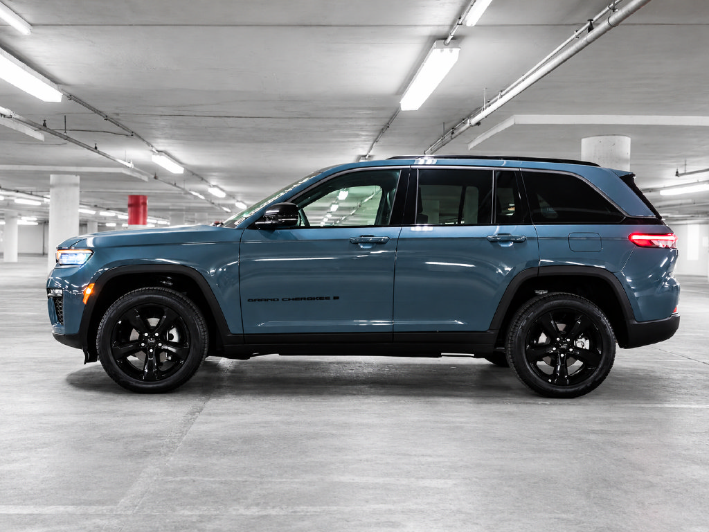 Used 2026 Jeep Grand Cherokee Limited w/ Limited Altitude Package AWD/4WD image 13