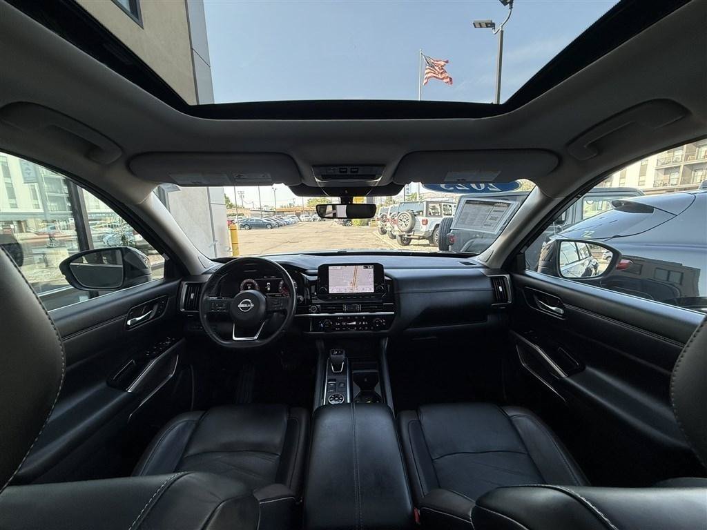 Used 2023 Nissan Pathfinder Platinum AWD/4WD image 25