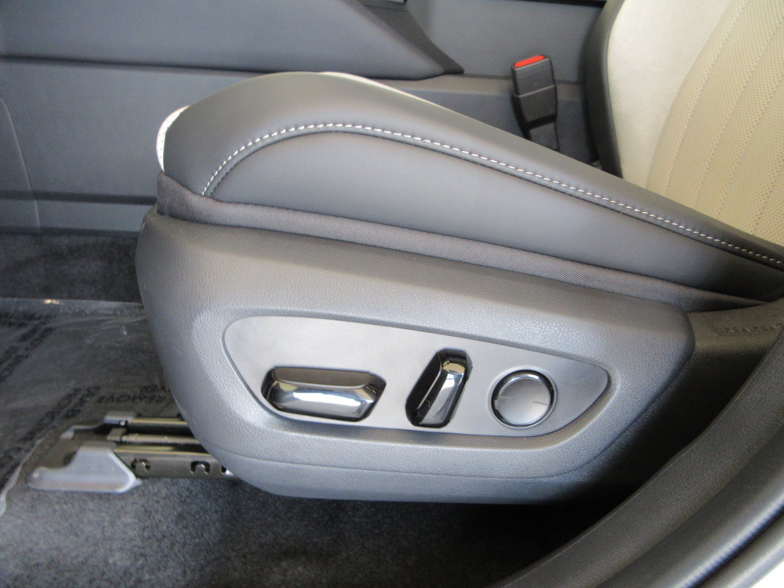 Used 2026 Lexus TX 500h AWD w/ Technology Package image 39