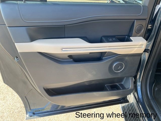 Used 2022 Ford Expedition Max Limited image 30