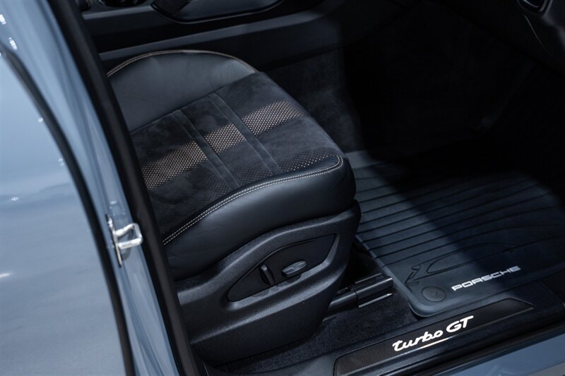 Used 2022 Porsche Cayenne Turbo GT AWD/4WD image 37