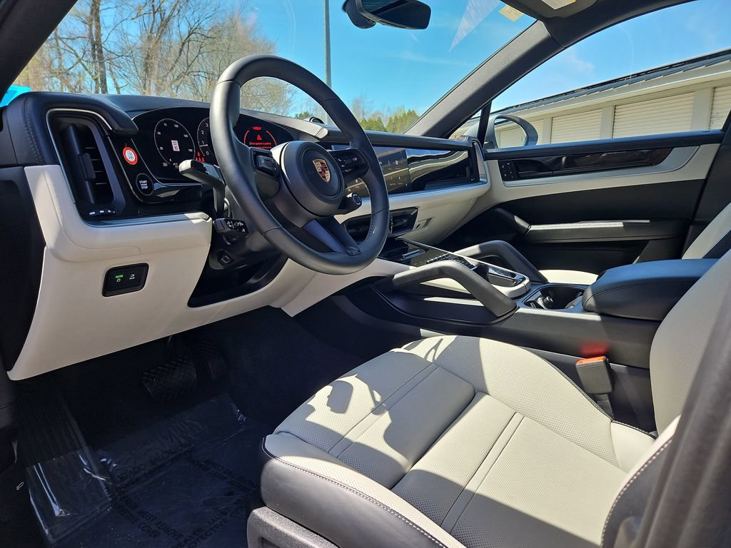 Certified 2025 Porsche Cayenne Coupe AWD/4WD image 4