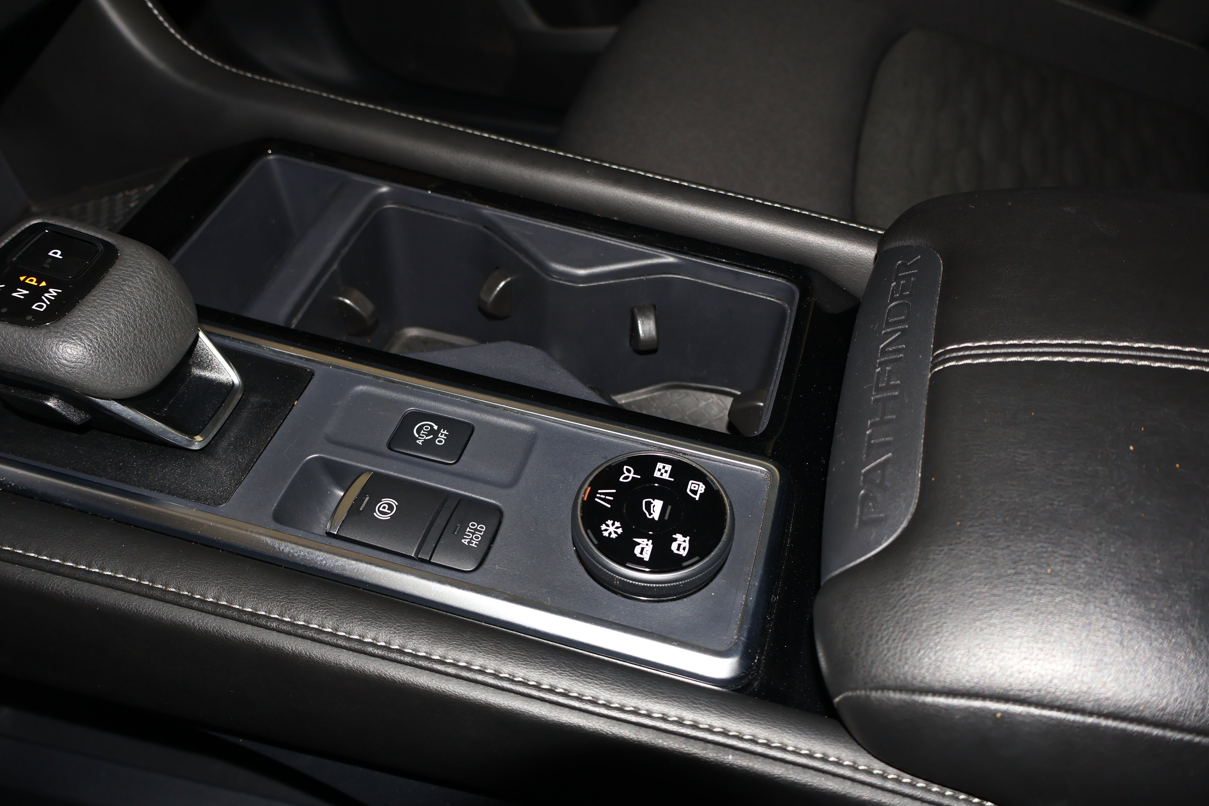 Used 2025 Nissan Pathfinder SV image 33