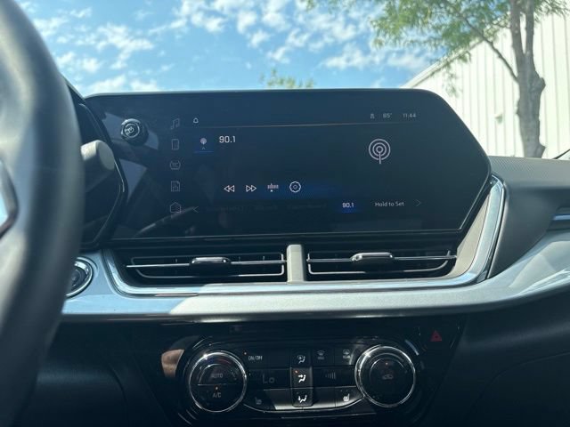 Used 2024 Chevrolet Trax LT w/ Driver Confidence Package FWD image 17