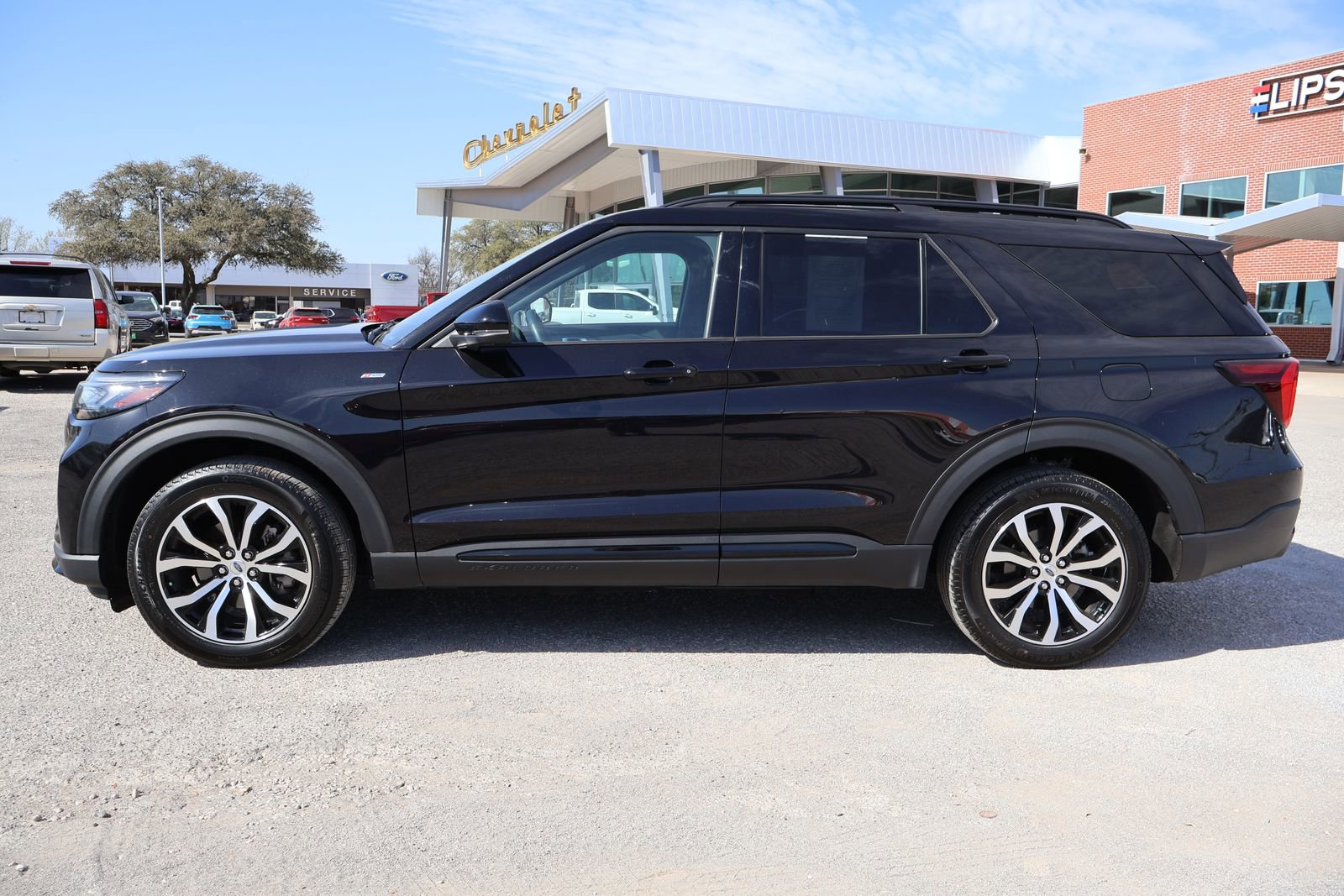 Used 2025 Ford Explorer ST-Line AWD/4WD image 2