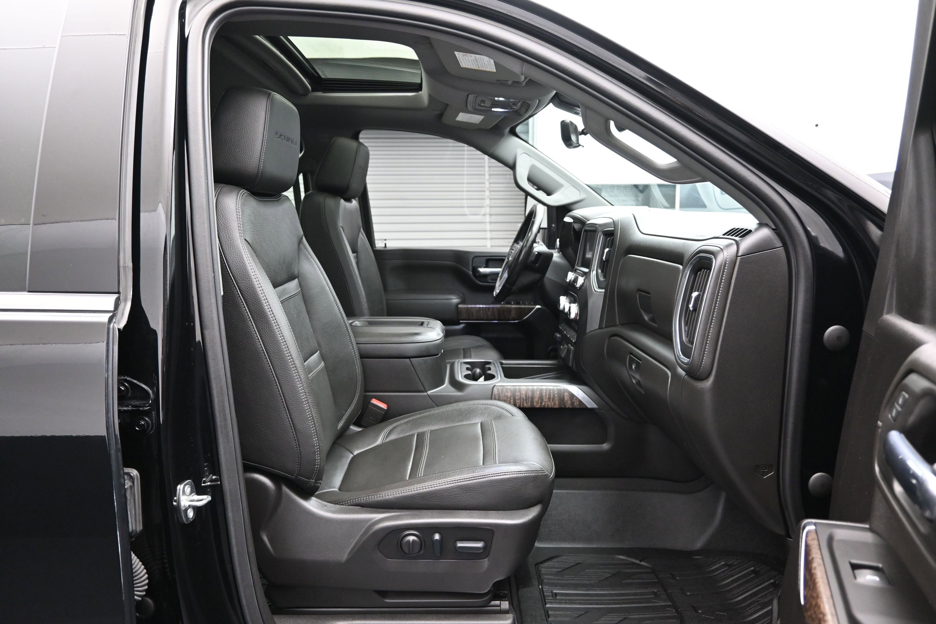 Used 2022 GMC Sierra 2500 Denali w/ Denali Ultimate Package AWD/4WD image 13