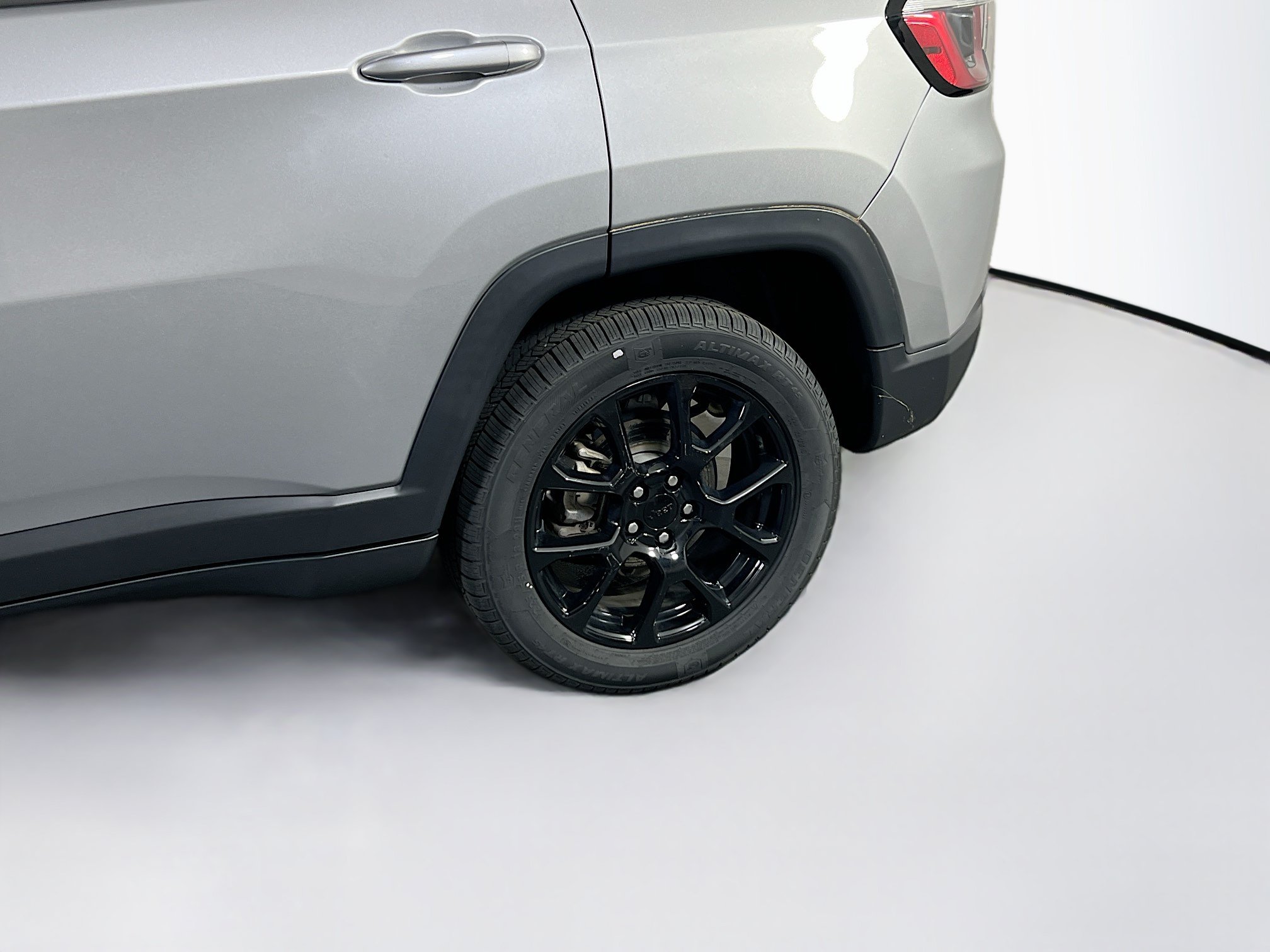 Used 2022 Jeep Compass Latitude w/ Sun and Sound Group AWD/4WD image 28