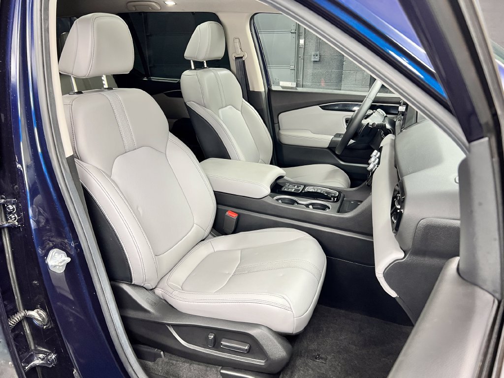 Used 2025 Honda Pilot Touring image 8