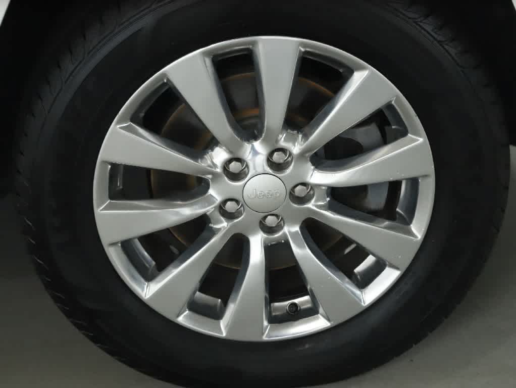 Used 2018 Jeep Cherokee Overland w/ Technology Group AWD/4WD image 10