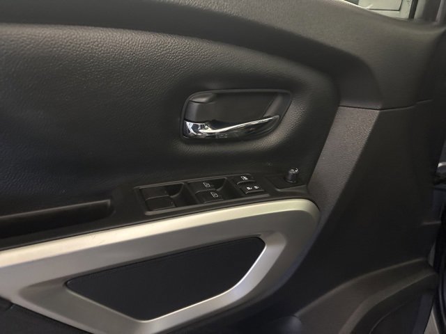 Used 2021 Nissan Titan SV w/ SV Convenience Package image 10