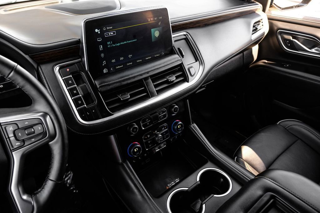 Used 2024 Chevrolet Suburban Premier image 19