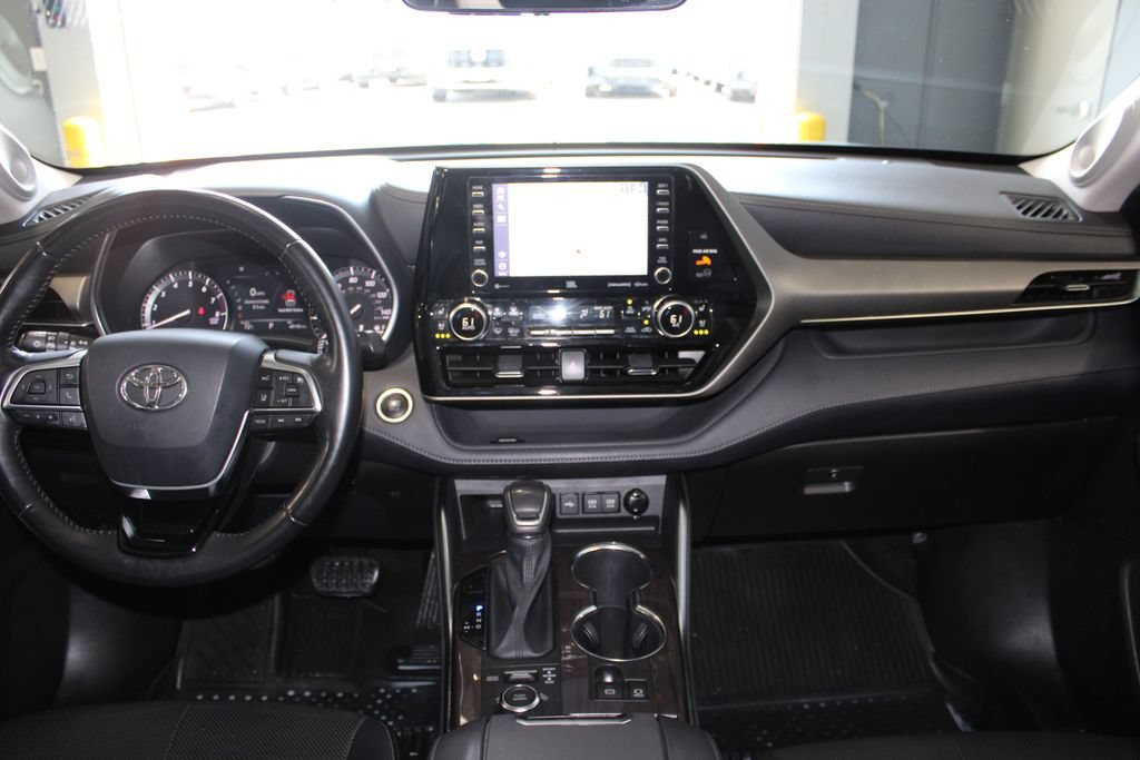Used 2021 Toyota Highlander Limited AWD/4WD image 15