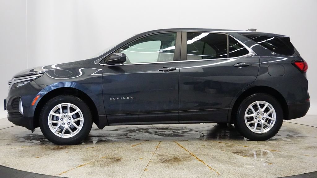 Used 2022 Chevrolet Equinox LT w/ Driver Convenience Package image 2