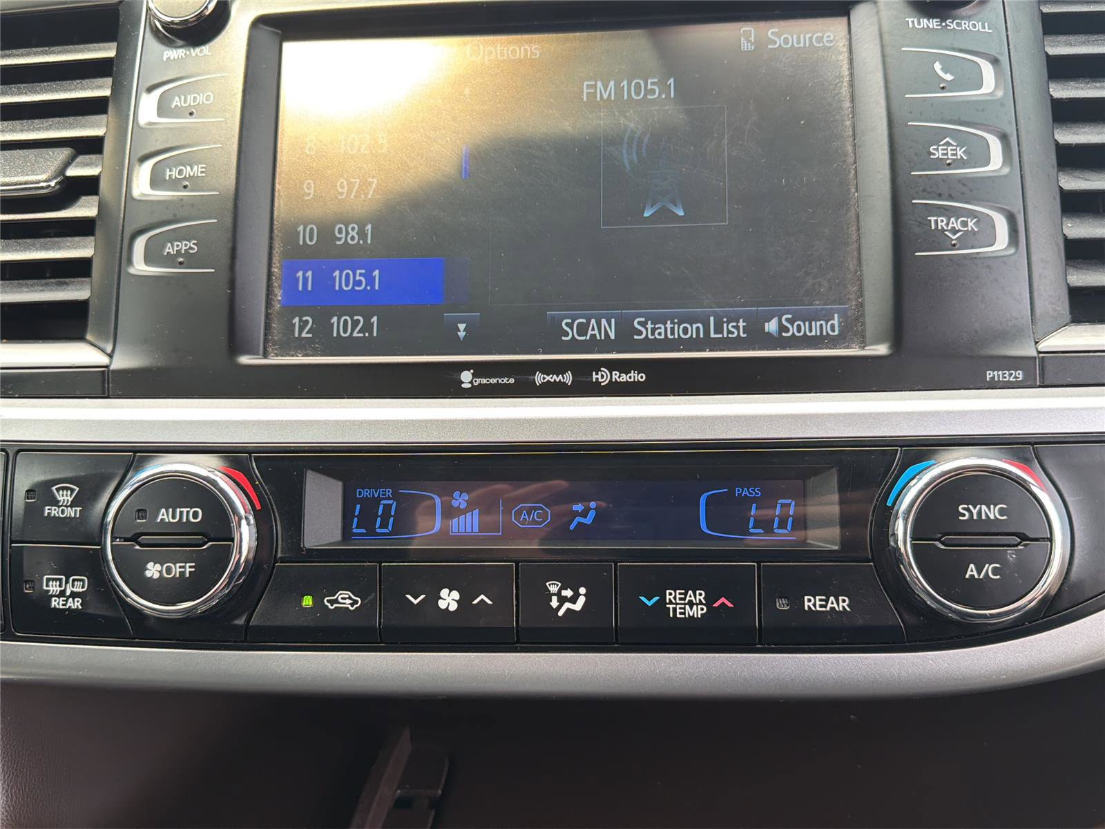 Used 2017 Toyota Highlander Plus w/ Carpet Mat Package AWD/4WD image 17