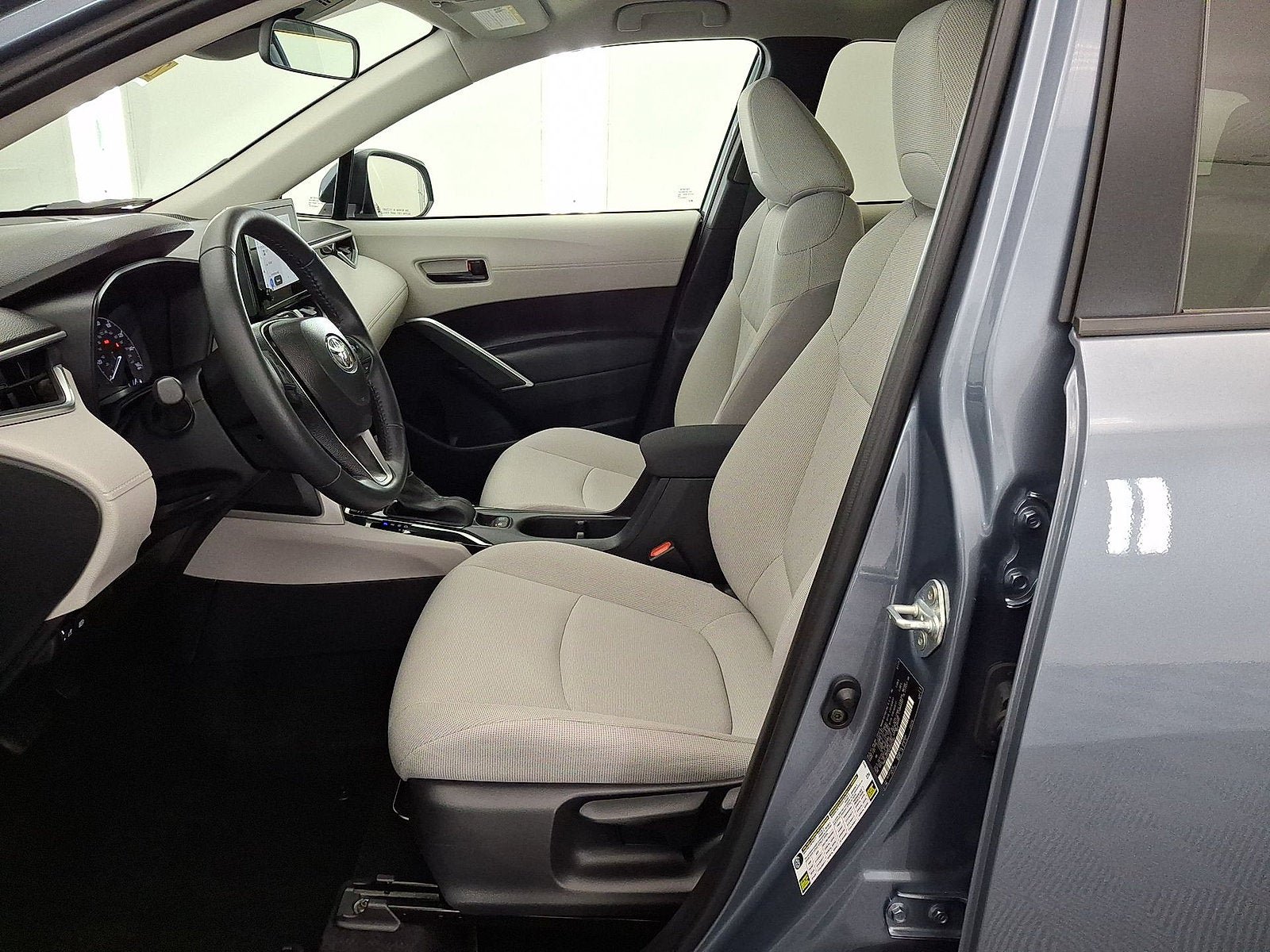 Certified 2024 Toyota Corolla Cross LE AWD/4WD image 3