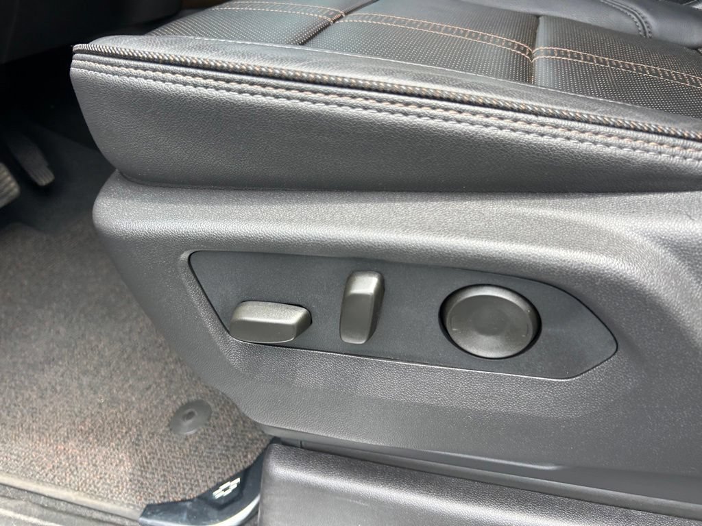 Used 2026 Chevrolet Silverado 1500 High Country w/ LPO, Dark Essentials Package AWD/4WD image 56
