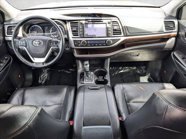Used 2014 Toyota Highlander Limited Platinum FWD image 18