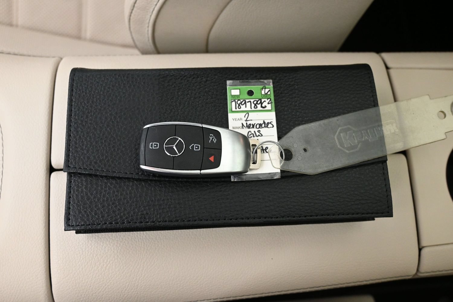 Used 2022 Mercedes-Benz GLS 450 4MATIC image 21