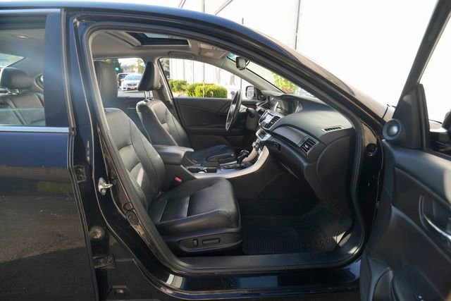 Used 2015 Honda Accord Touring image 19