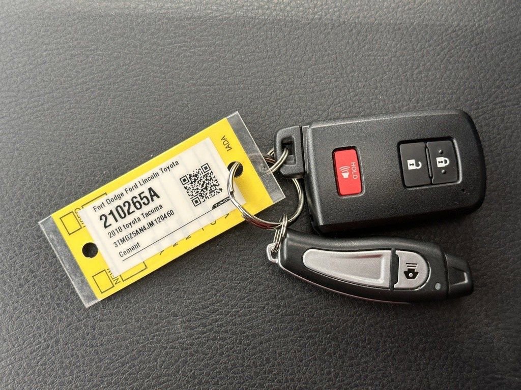 Used 2018 Toyota Tacoma Limited image 38