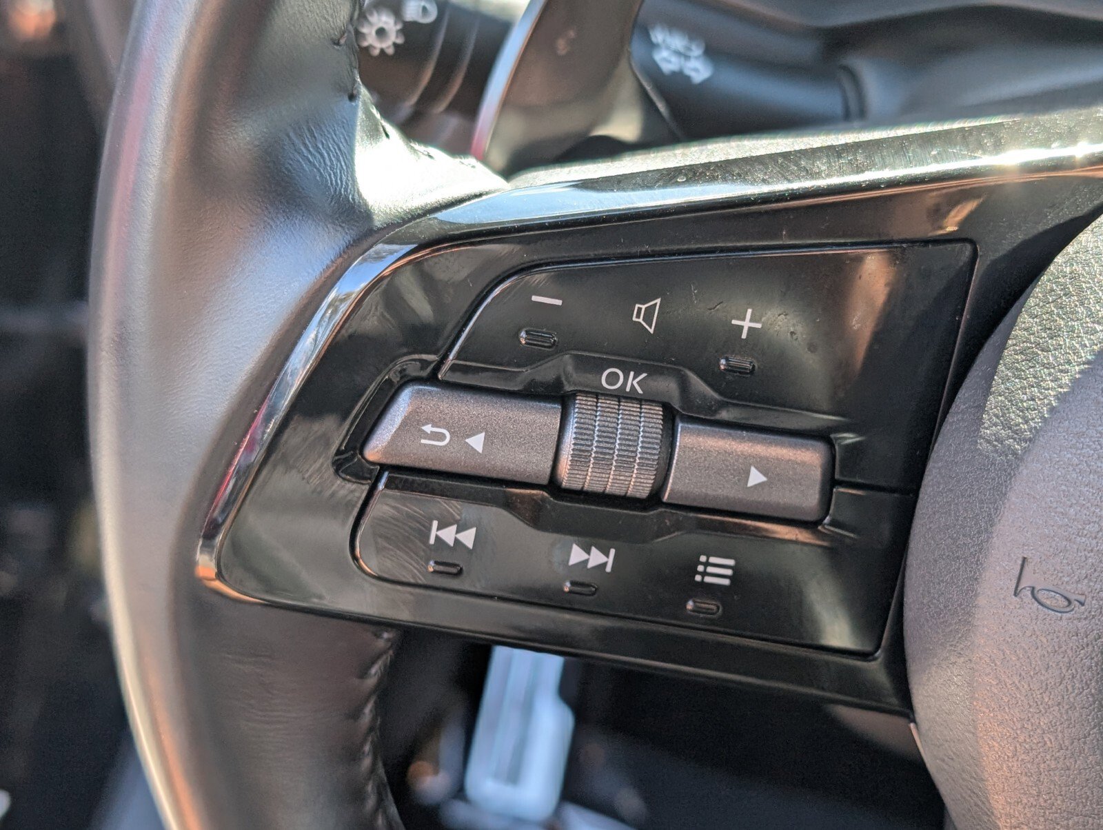 Certified 2024 Nissan Z Performance w/ Floor Mat Package image 31