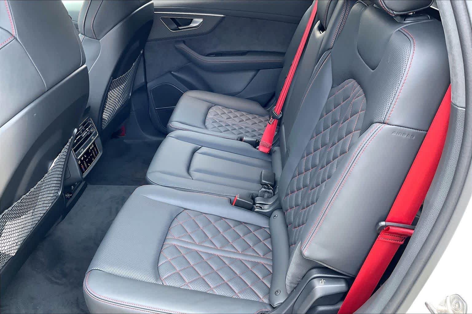New 2026 Audi SQ7 Prestige AWD/4WD image 17