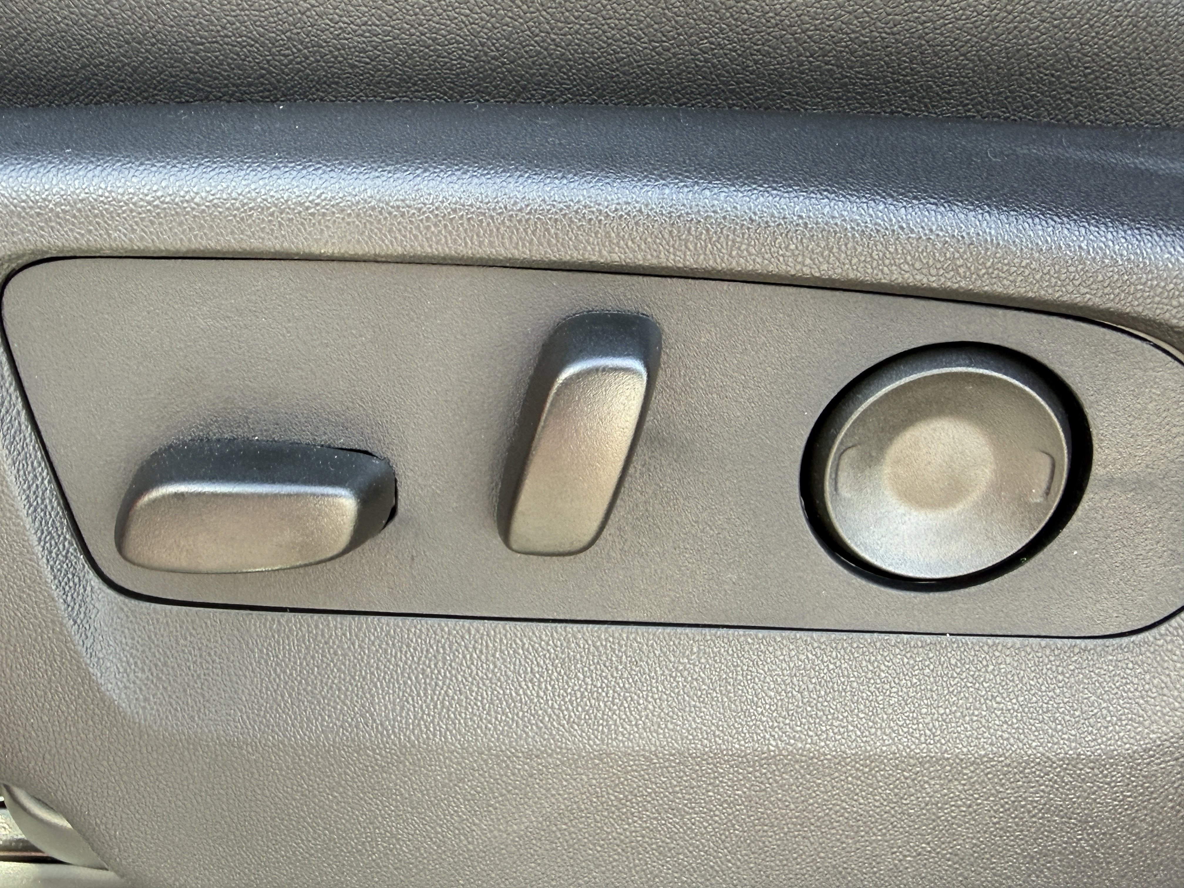 New 2026 GMC Yukon XL Elevation image 12