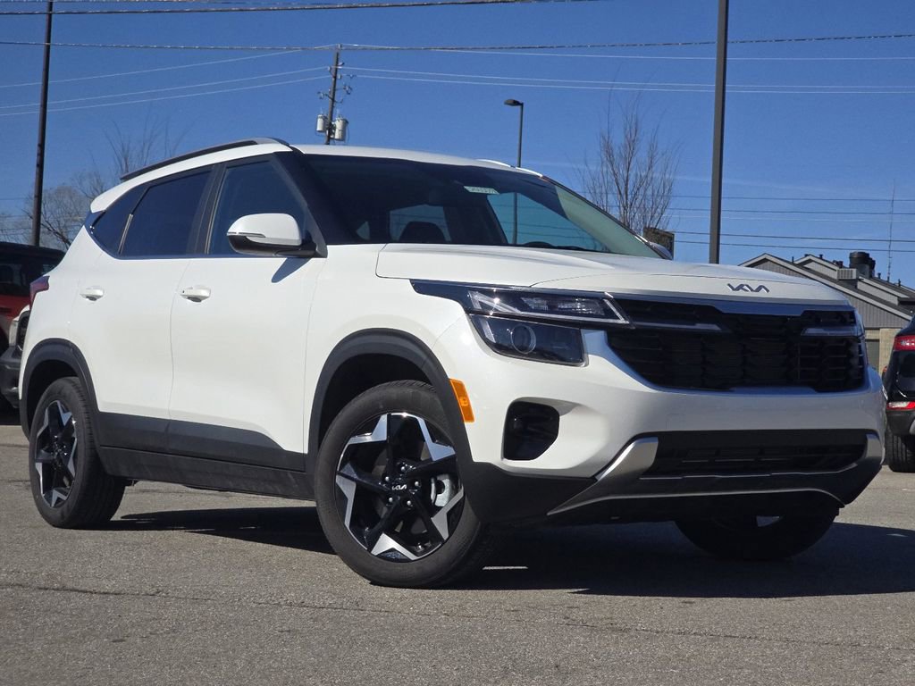 Used 2025 Kia Seltos EX image 2