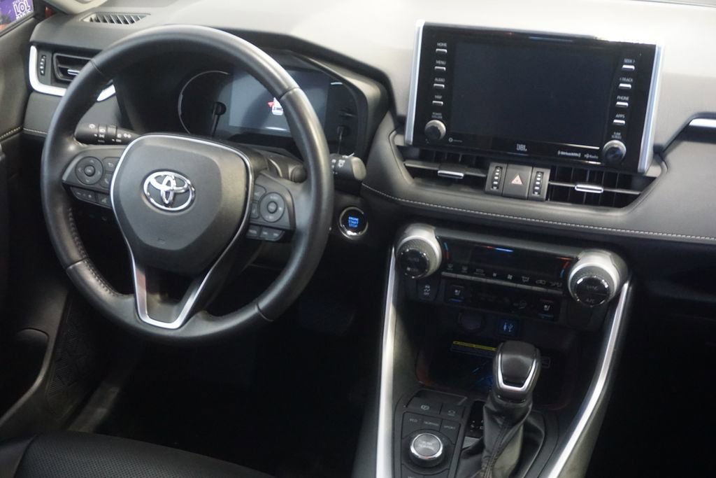 Used 2019 Toyota RAV4 Limited w/ Advanced Technology Package AWD/4WD image 31