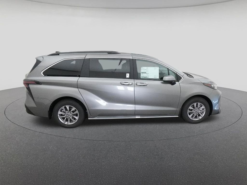 New 2026 Toyota Sienna XLE image 11