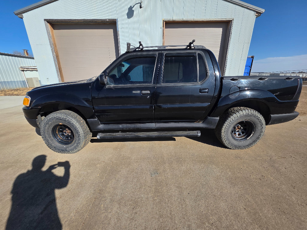 Used 2001 Ford Explorer Sport Trac 4x4 image 1